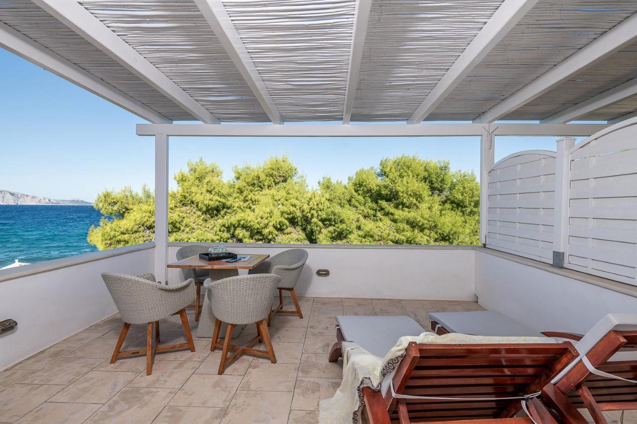 Four Seasons Hydra Luxury Suites ภายนอก รูปภาพ