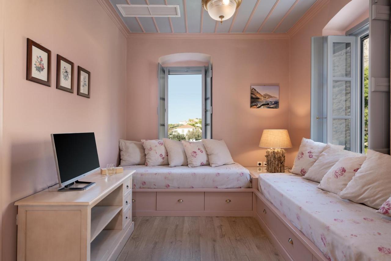 Four Seasons Hydra Luxury Suites ภายนอก รูปภาพ