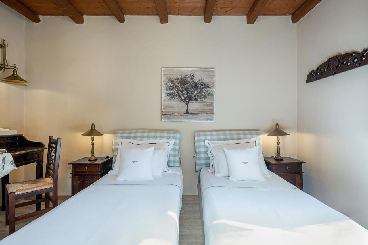 Four Seasons Hydra Luxury Suites ภายนอก รูปภาพ