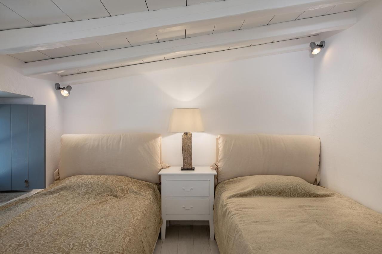 Four Seasons Hydra Luxury Suites ภายนอก รูปภาพ
