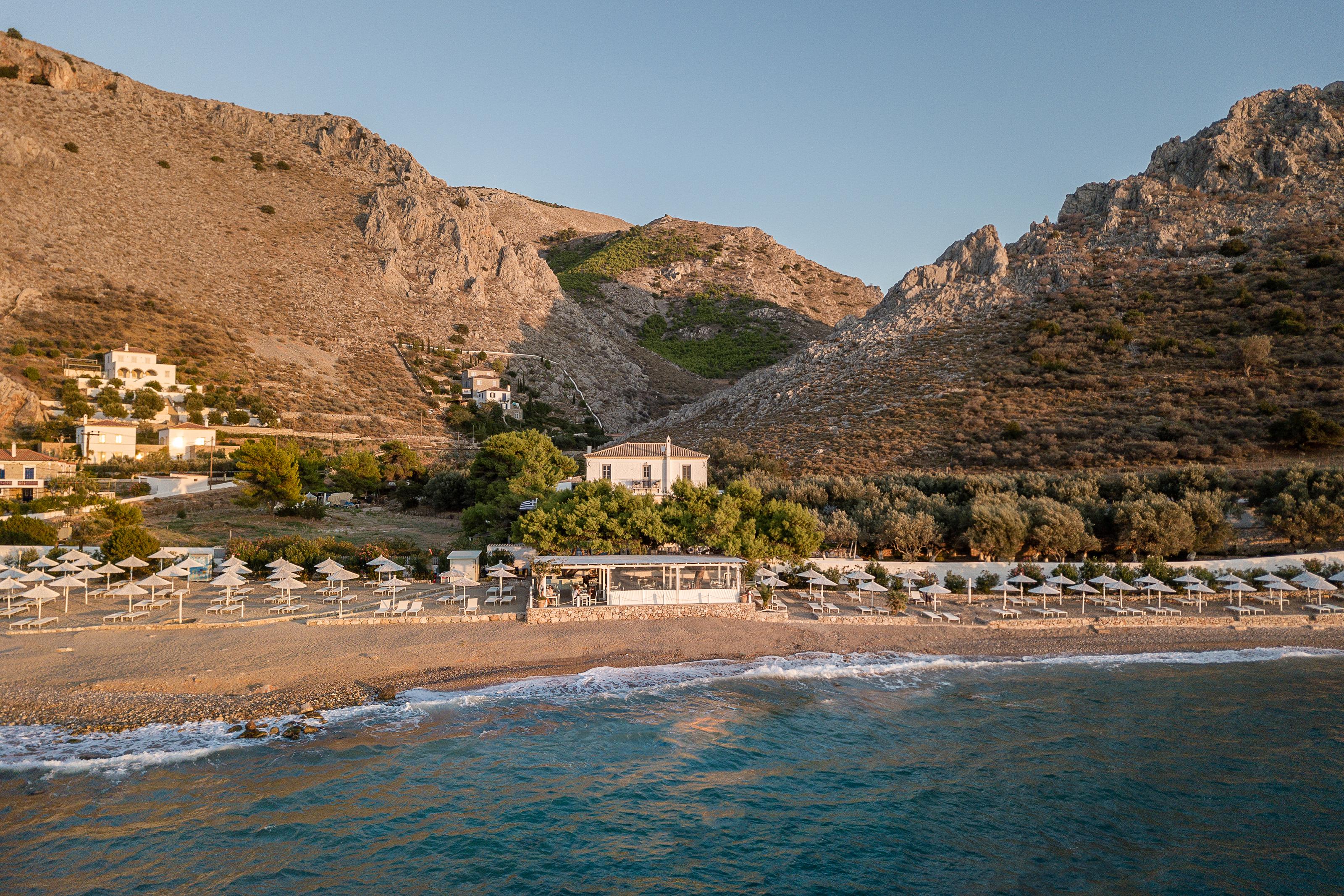 Four Seasons Hydra Luxury Suites ภายนอก รูปภาพ